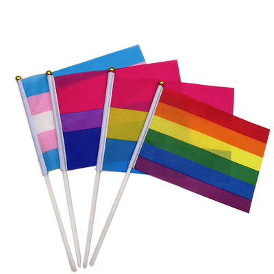 Handhotsale LGBT personifizierte Handwellenartig bewegende Flaggen Falgs 100D Polyester