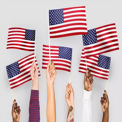 Personifizierte Handamerikanische flaggen strickten Polyester mit weißem Polen